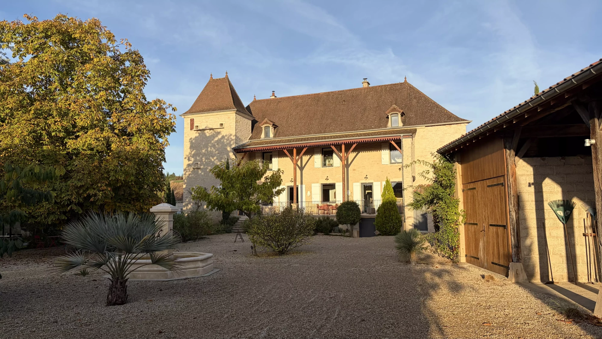 clos-de-quintaine-tour-pierre-bourgogne.jpg
